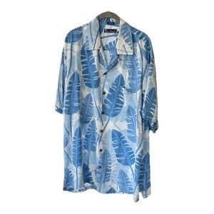 ♥️Island Tropics♥️ Men’s Hawaiian Blue and White button down shirt size (Large)